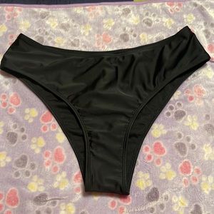 SeXy BlAcK BiKiNi BoTtOmS